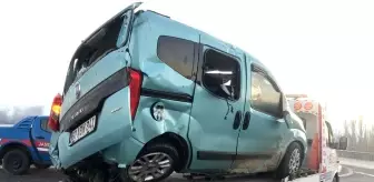 Hayvan yüklü kamyonet ile hafif ticari araç çarpıştı: 5 yaralı