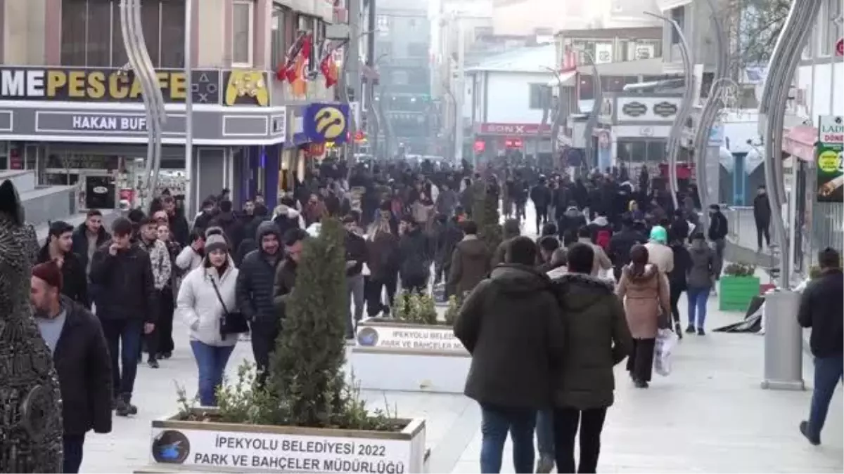 İranlı turistler yılın son gününde Van\'da yoğunluk oluşturdu