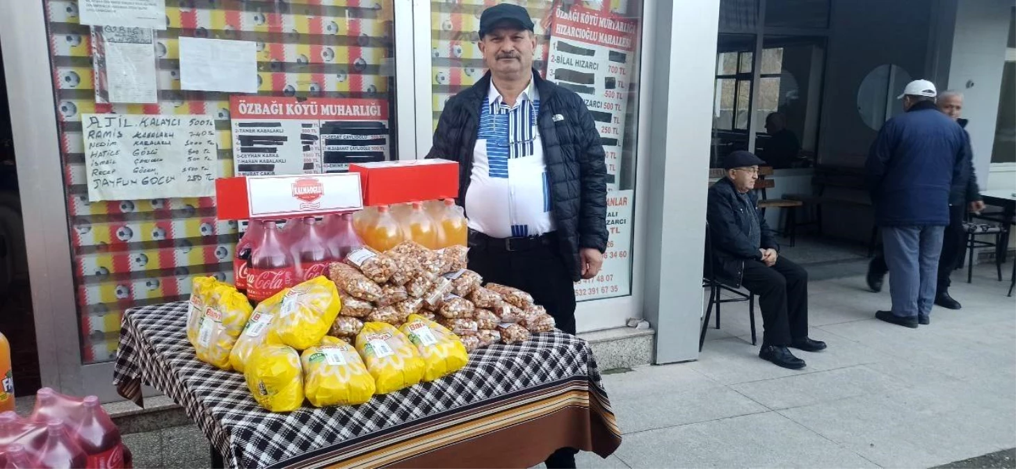 Köy muhtarı yılın son gününü hediye dağıtarak sonlandırdı