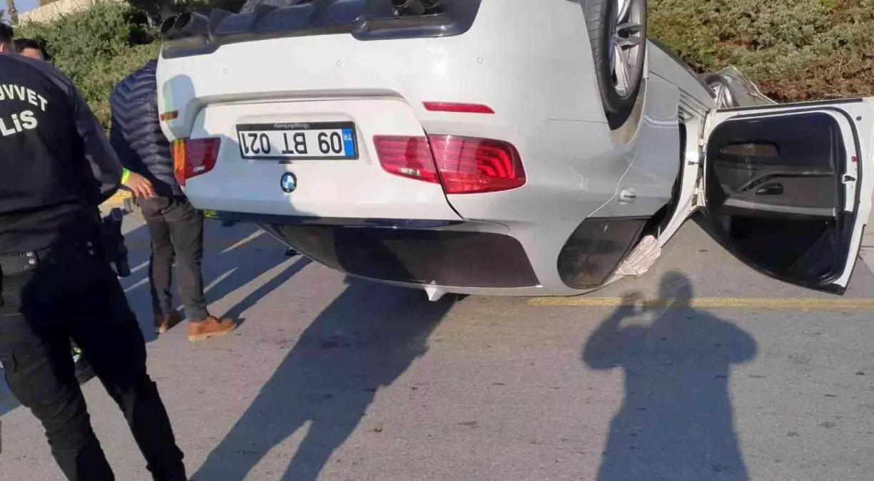 Kuşadası\'nda otomobil takla attı: 1 yaralı