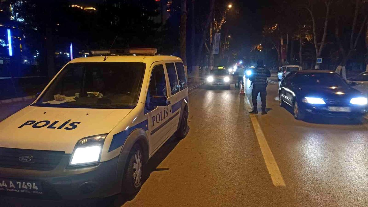 Malatya\'da polis ekipleri yılbaşı denetiminde