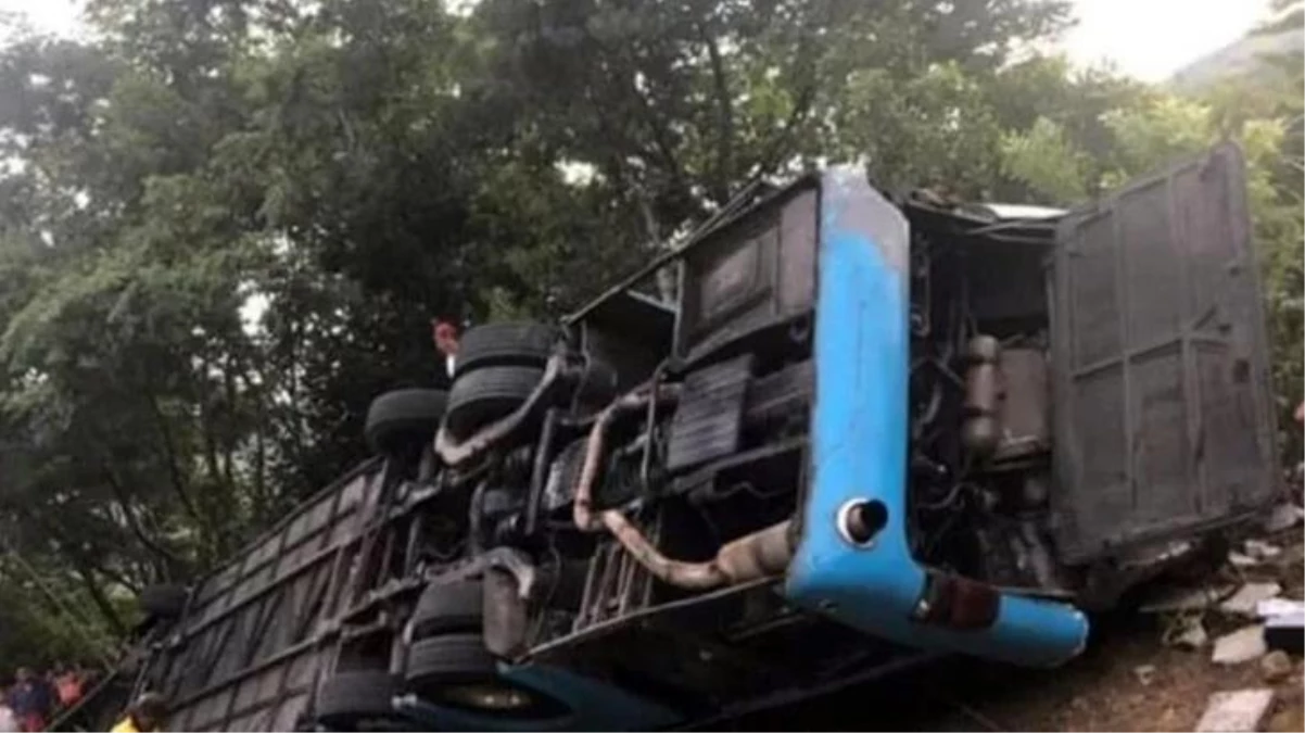 Meksika\'da feci kaza! Otobüs uçuruma yuvarlandı: 15 ölü, 24 yaralı