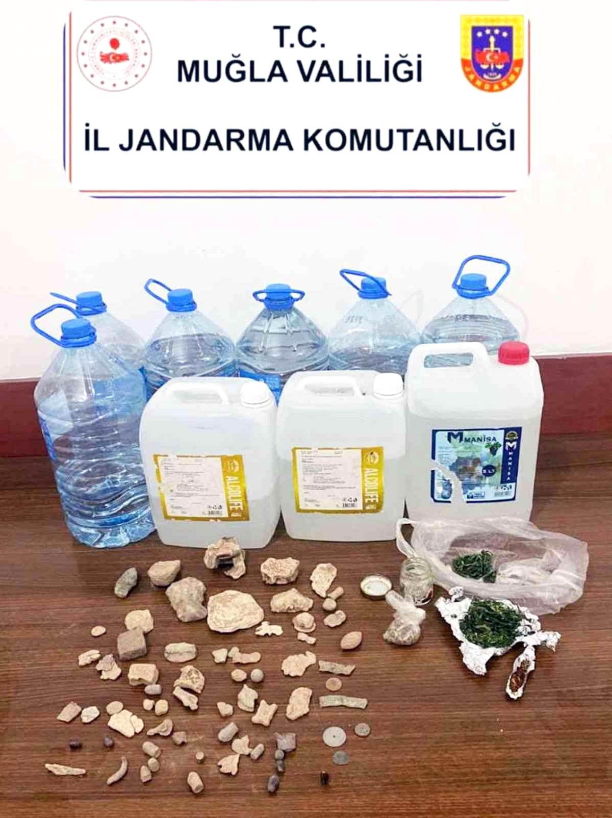 Milas\'ta uyuşturucu ve tarihi eser operasyonu