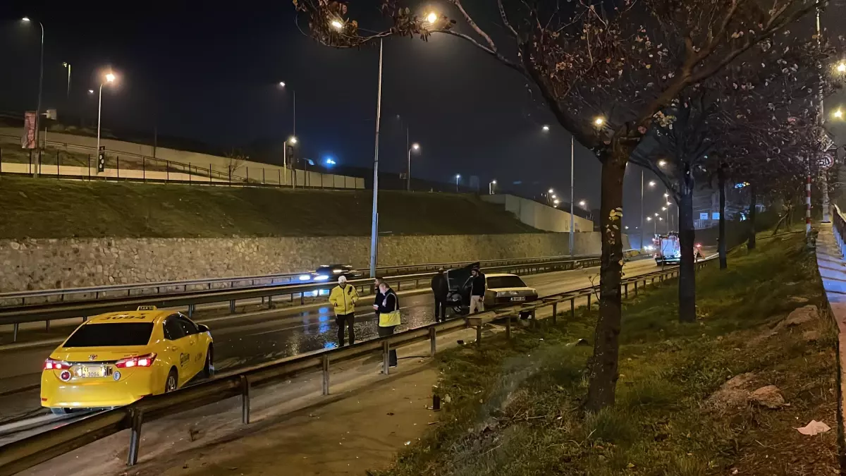 Pendik\'te ehliyetsiz sürücü kaza yaptı