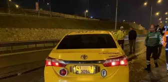 Pendik'te ehliyetsiz sürücü önce ticari taksiye ardından bariyerlere çarptı: 1 yaralı