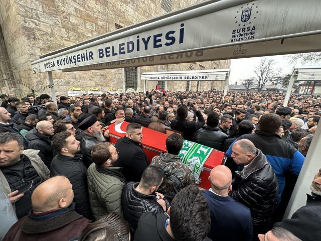 Silahlı saldırıda hayatını kaybeden eski ülkü ocakları başkanı Sinan Ateş, son yolculuğuna uğurlanıyor