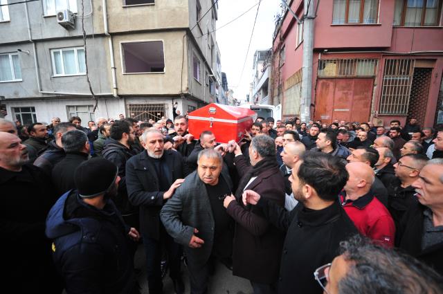 Silahlı saldırıda hayatını kaybeden eski ülkü ocakları başkanı Sinan Ateş, son yolculuğuna uğurlanıyor