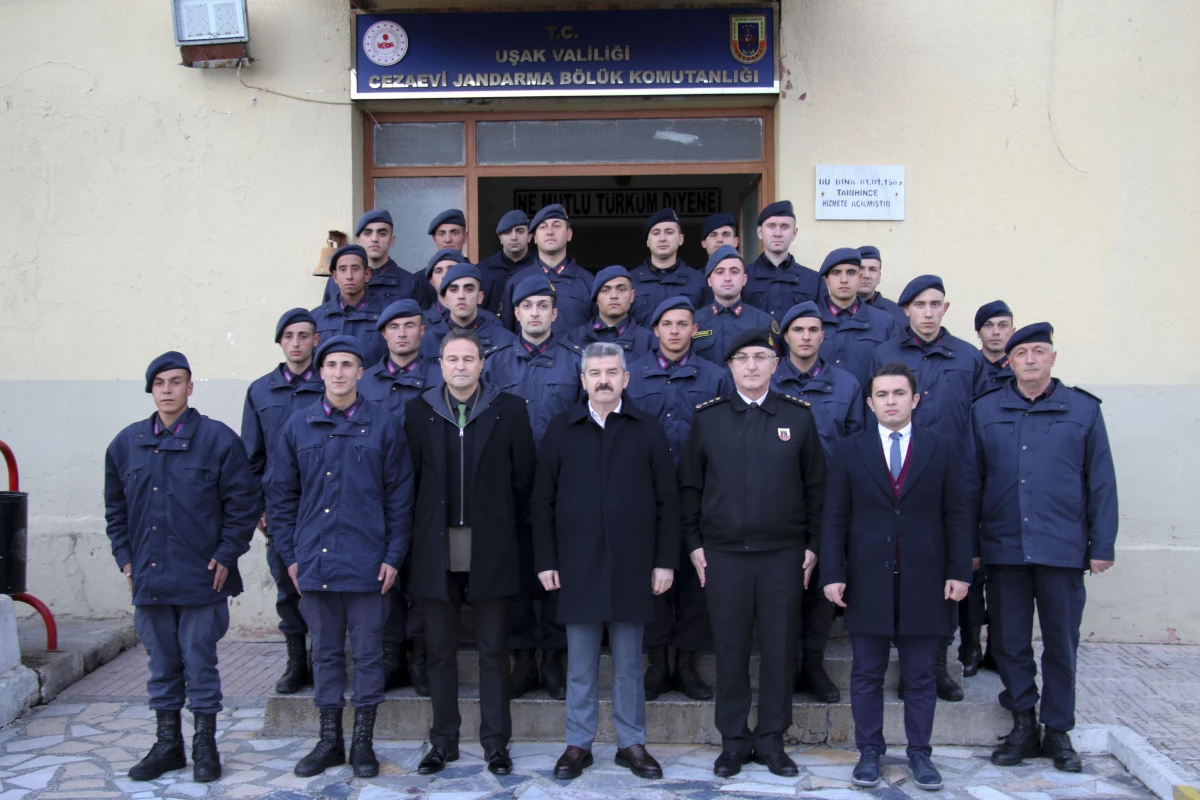 Uşak Valisi Ergün, yılın son akşamında görev başındaki personeli ziyaret etti