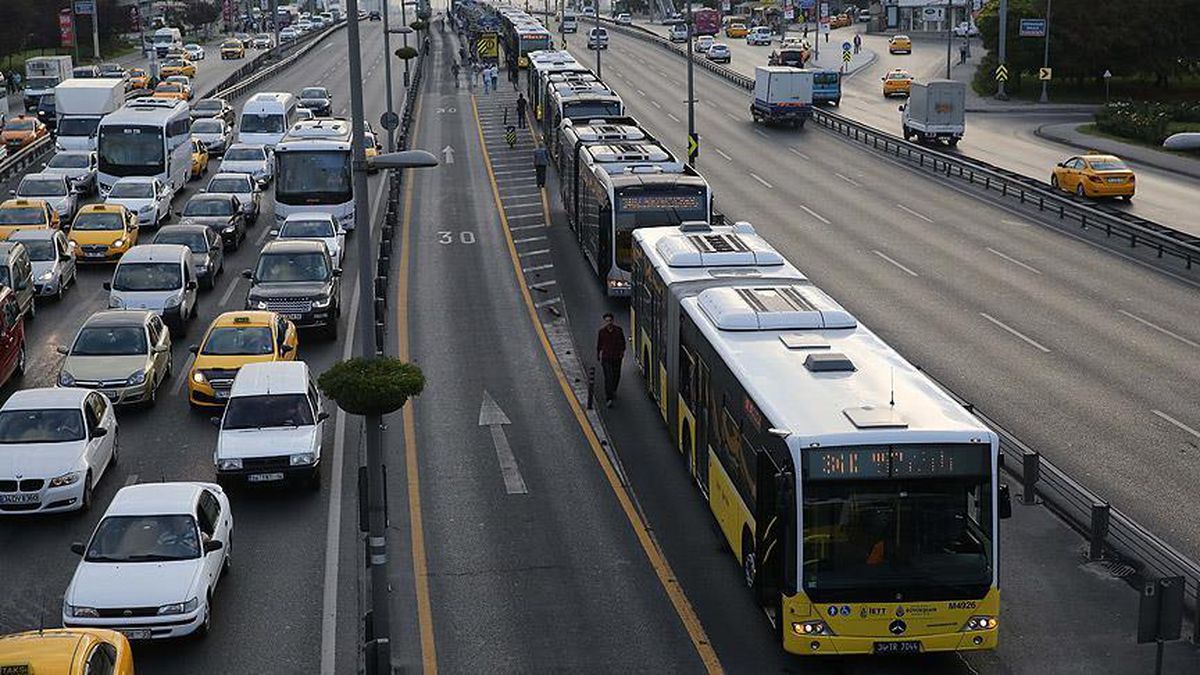 Yılbaşı gecesi metrobüs kaça kadar açık 2023? 31 Aralık yılbaşı metrobüs çalışma saatleri ne?