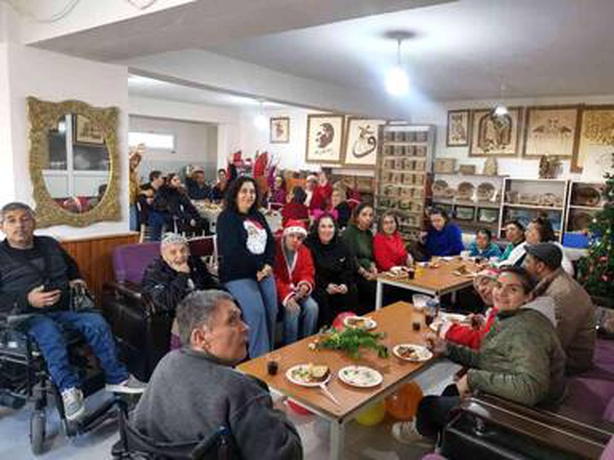 Ayvalık\'ta engellilerin yeni yıl sevinci