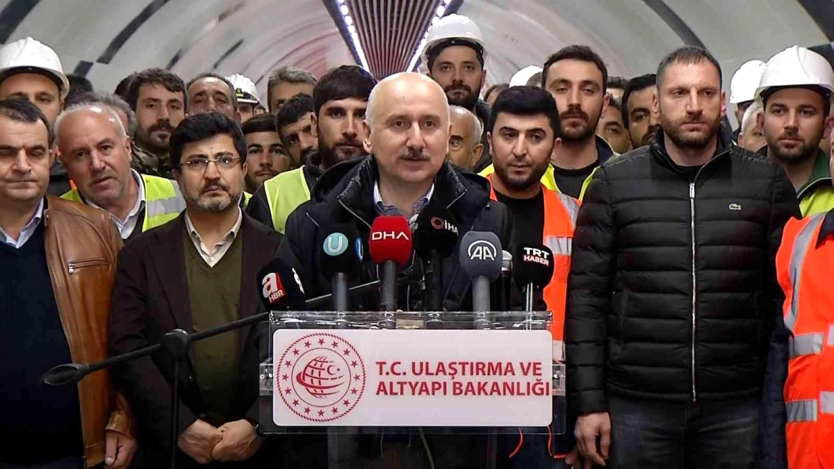 Bakan Karaismailoğlu, yeni yıla metro çalışanları ile girdi