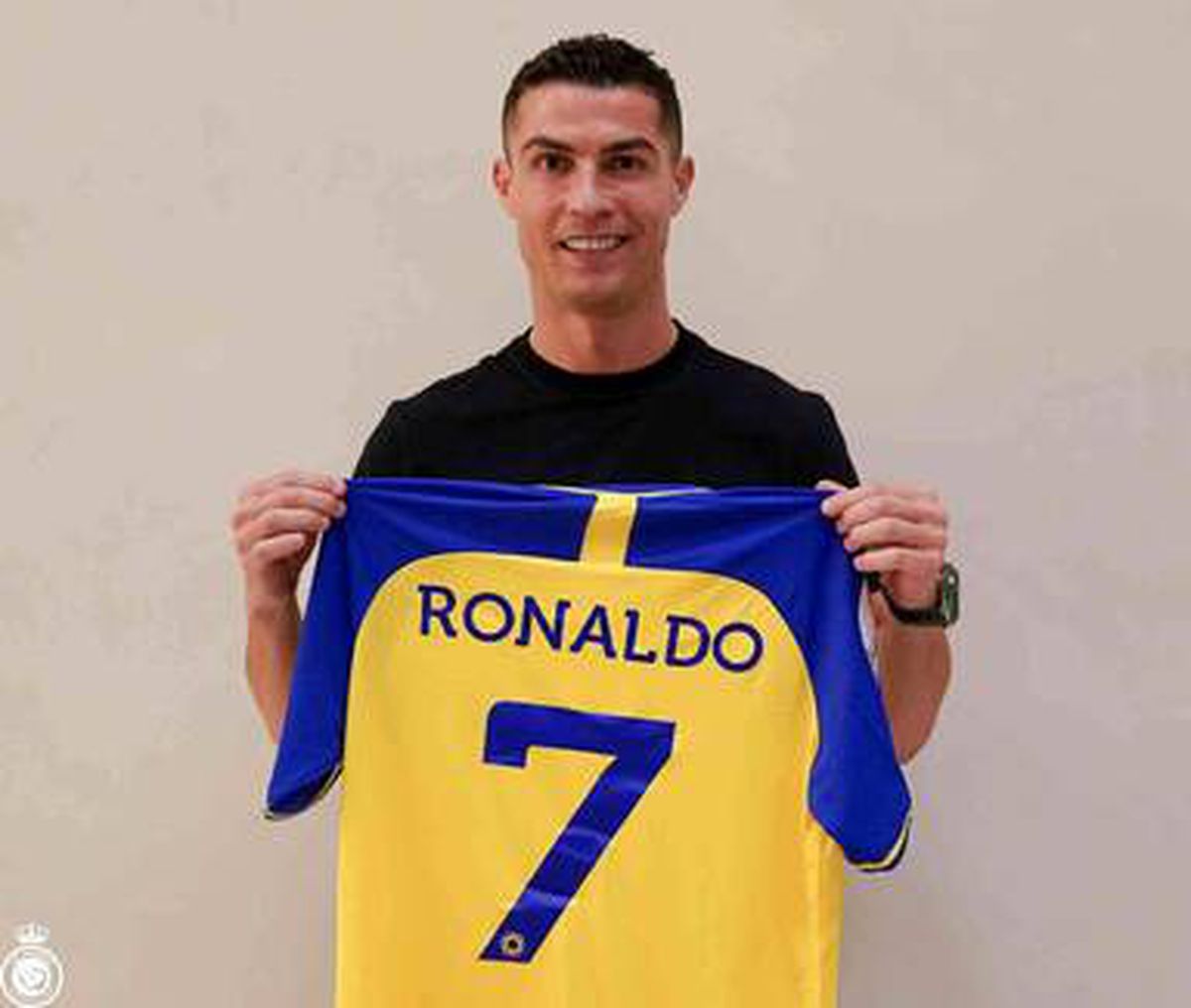 Cristiano Ronaldo resmen Al Nassr\'da