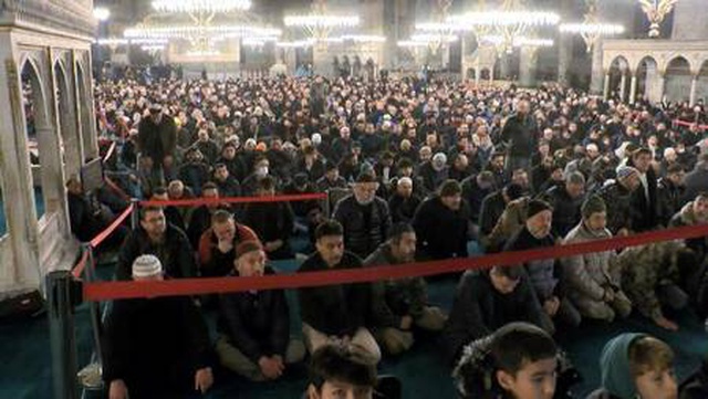 Yeni yılın ilk sabahında Diyanet İşleri Başkanı Erbaş , Ayasofya Camii'nde sabah namazını kıldırdı Yeni yılın ilk sabahında Diyanet İşleri Başkanı Erbaş , Ayasofya Camii'nde sabah namazını kıldırdı