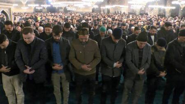 Yeni yılın ilk sabahında Diyanet İşleri Başkanı Erbaş , Ayasofya Camii'nde sabah namazını kıldırdı Yeni yılın ilk sabahında Diyanet İşleri Başkanı Erbaş , Ayasofya Camii'nde sabah namazını kıldırdı