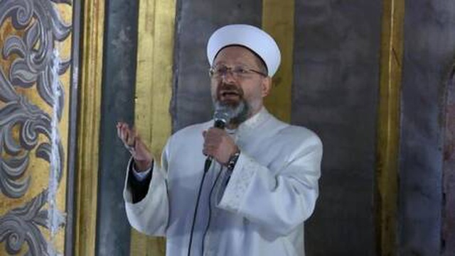 Yeni yılın ilk sabahında Diyanet İşleri Başkanı Erbaş , Ayasofya Camii'nde sabah namazını kıldırdı Yeni yılın ilk sabahında Diyanet İşleri Başkanı Erbaş , Ayasofya Camii'nde sabah namazını kıldırdı