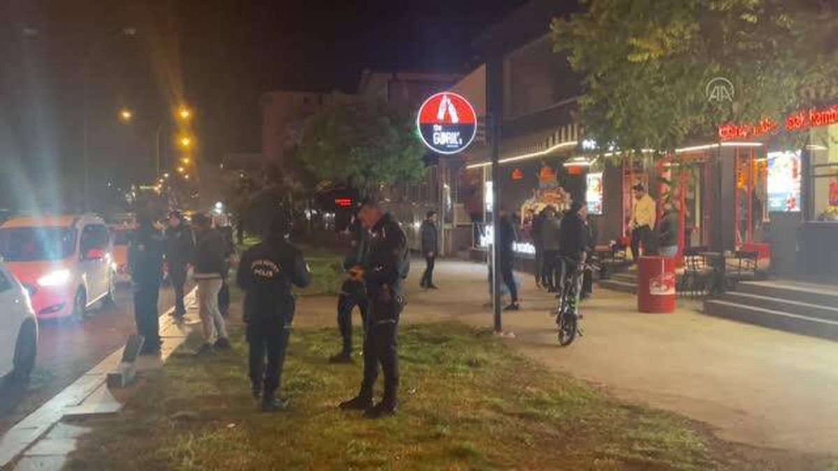 Samsun'da eğlence mekanında bıçakla yaralanan kişi hastaneye kaldırıldı