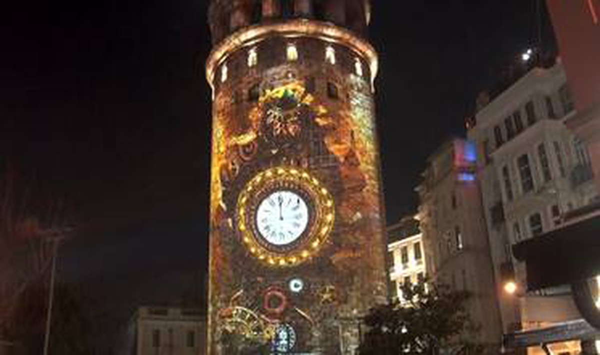 Galata Kulesi\'ne saat yansıtılarak geri sayım yapıldı
