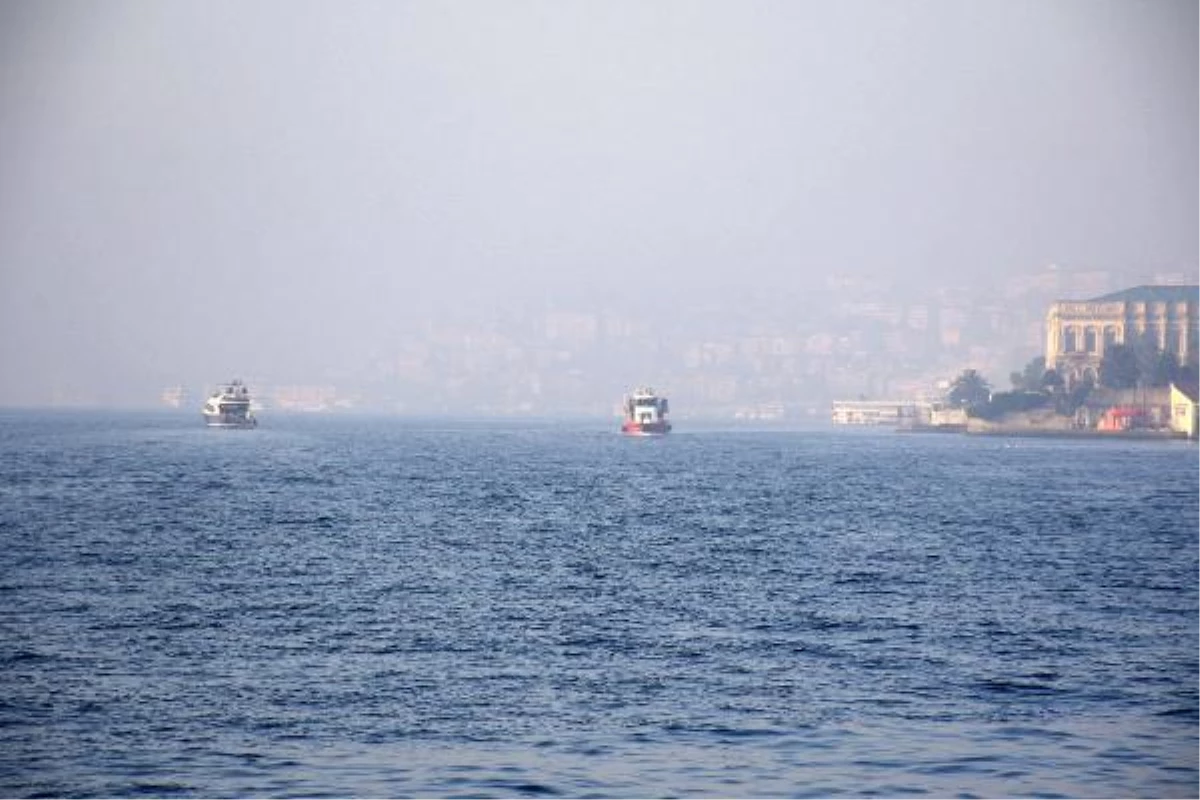 İstanbul Boğazı\'nda gemi trafiğine sis engeli
