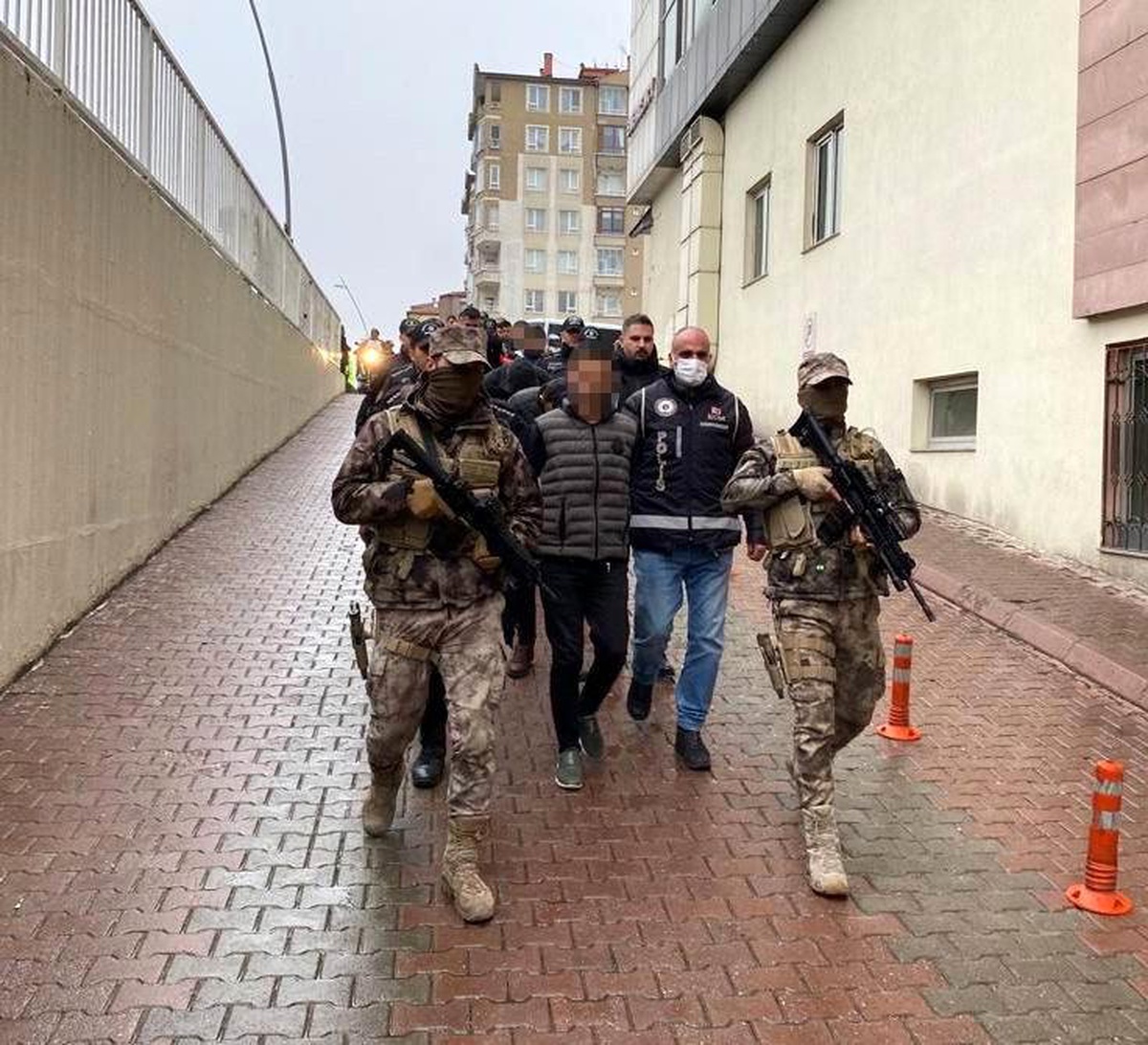 Narkotik polisi 2022\'de uyuşturucu tacirlerine darbe vurdu: 3 bin 22 şahıs yakalandı, 645\'i tutuklandı