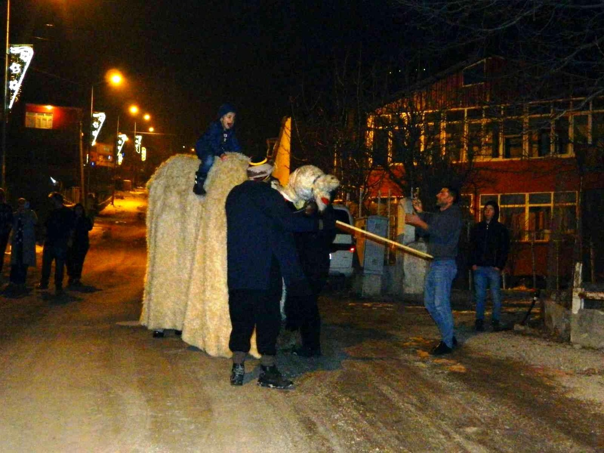Posof\'ta yeni yıl deve oyunuyla karşılandı