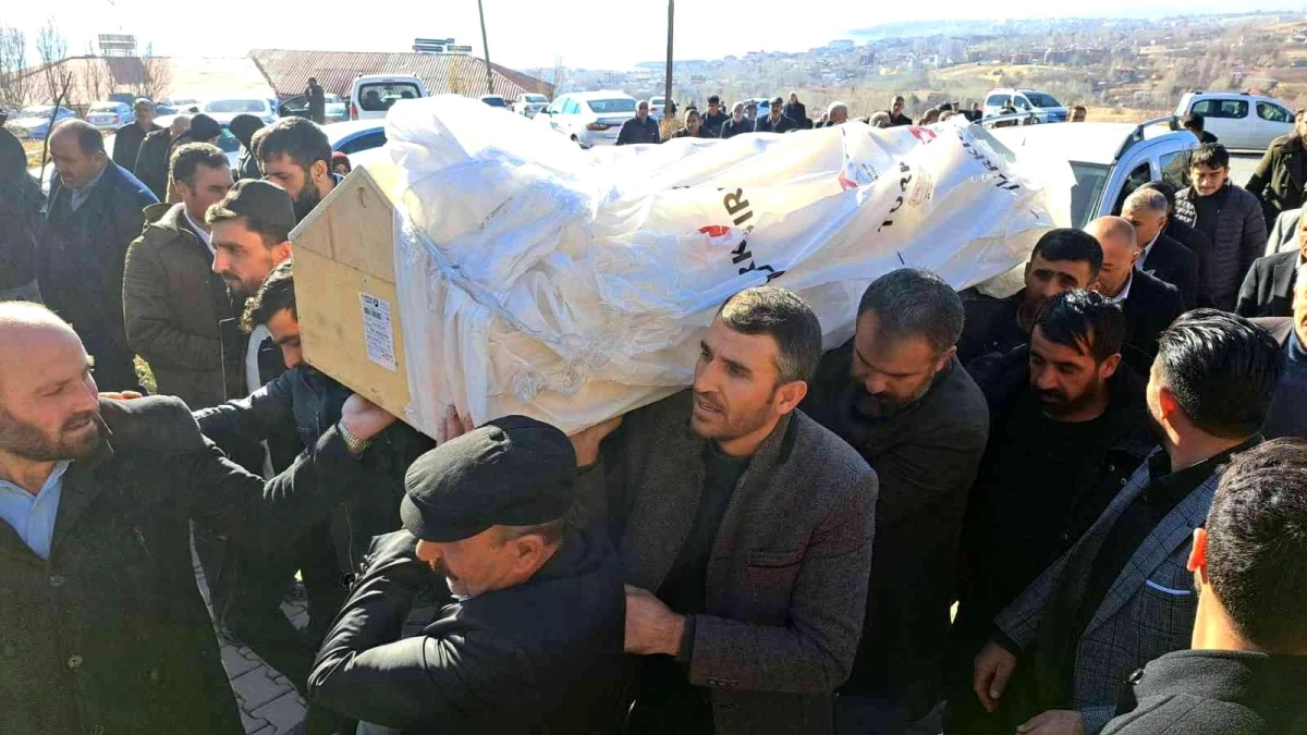 Vinç kazasında hayatını kaybeden Yıldırım Sarı Bitlis\'te toprağa verildi