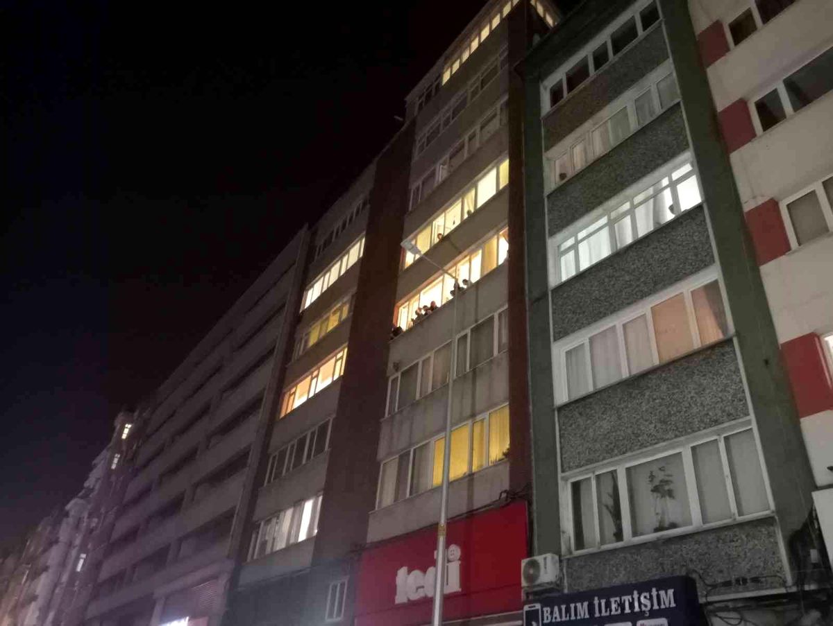 Yeni yılı tencere ve tava çalarak karşıladılar