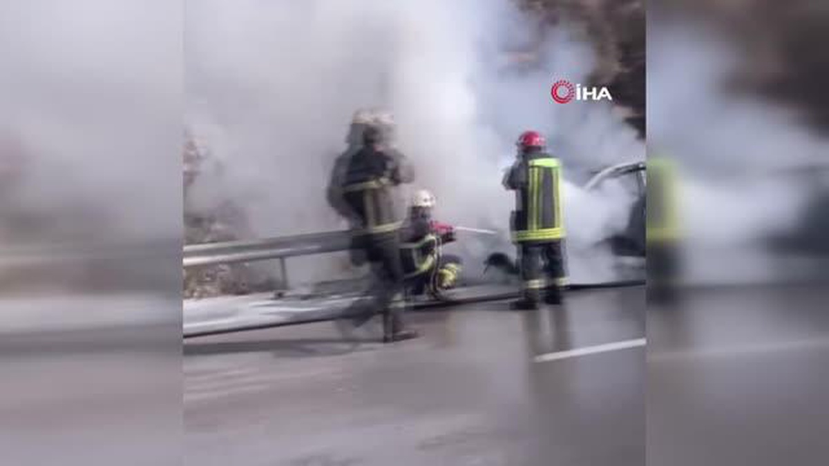 Alev alev yanan otomobile yardım etmek için durmaya çalışan tıra çarptı: 4 yaralı