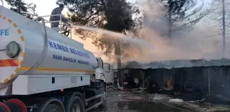 Alevler içinde kalan barakadaki 2 kişi canını zor kurtardı