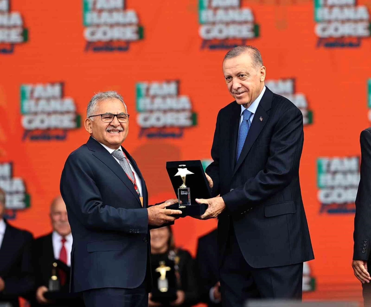 Başkan Büyükkılıç ile Büyükşehir, 1 yılda 11 ödül aldı