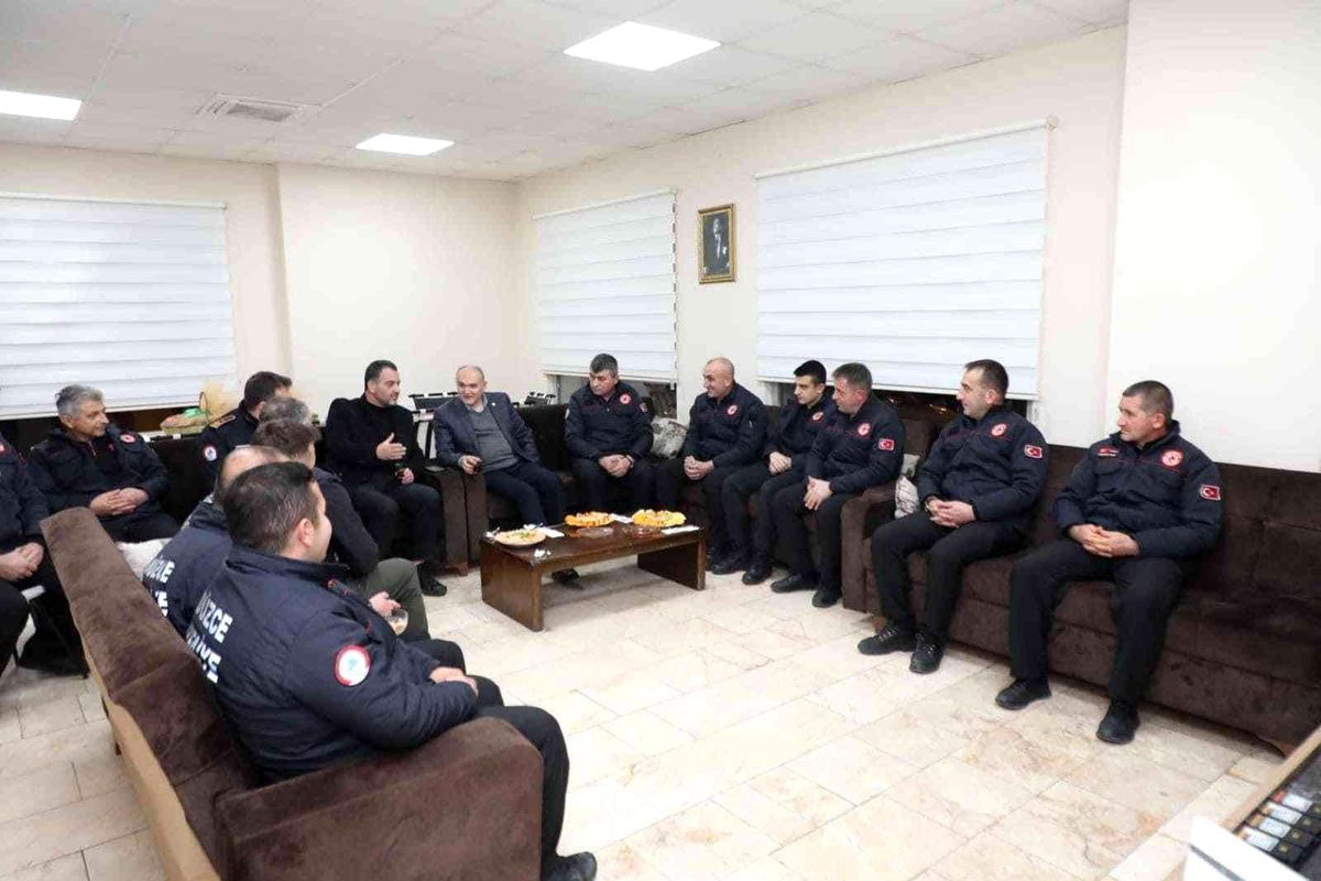 Başkan Özlü çalışanları yalnız bırakmadı