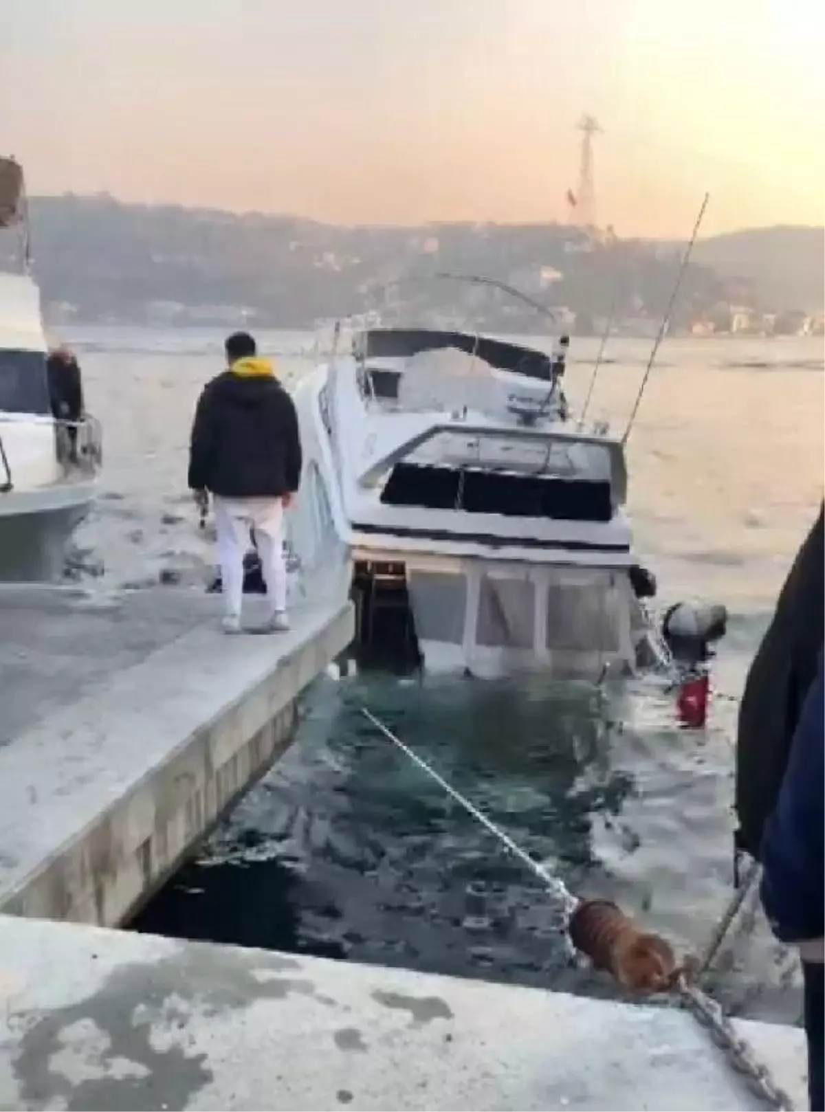 Bebek\'te lüks tekne sulara gömüldü