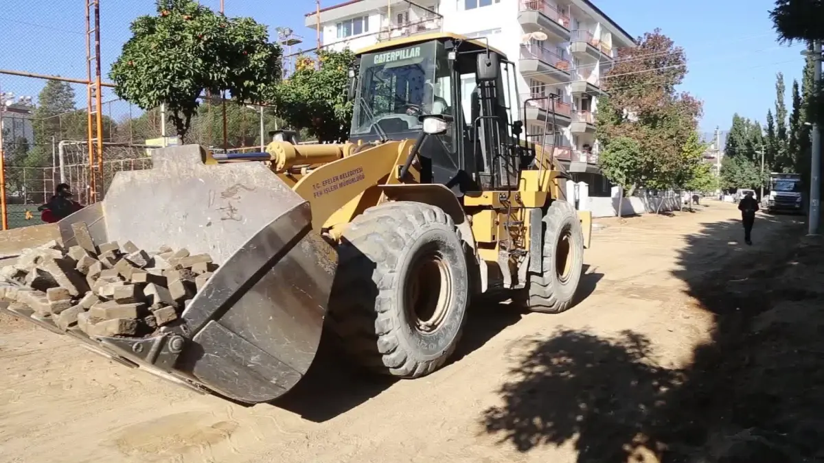 Efeler Belediyesi, İlçe Genelinde Yol Yenileme Çalışmalarına Devam Ediyor