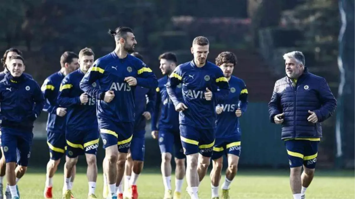 Fenerbahçe\'de üç başarılı futbolcu maç kadrosuna dahil edilmedi