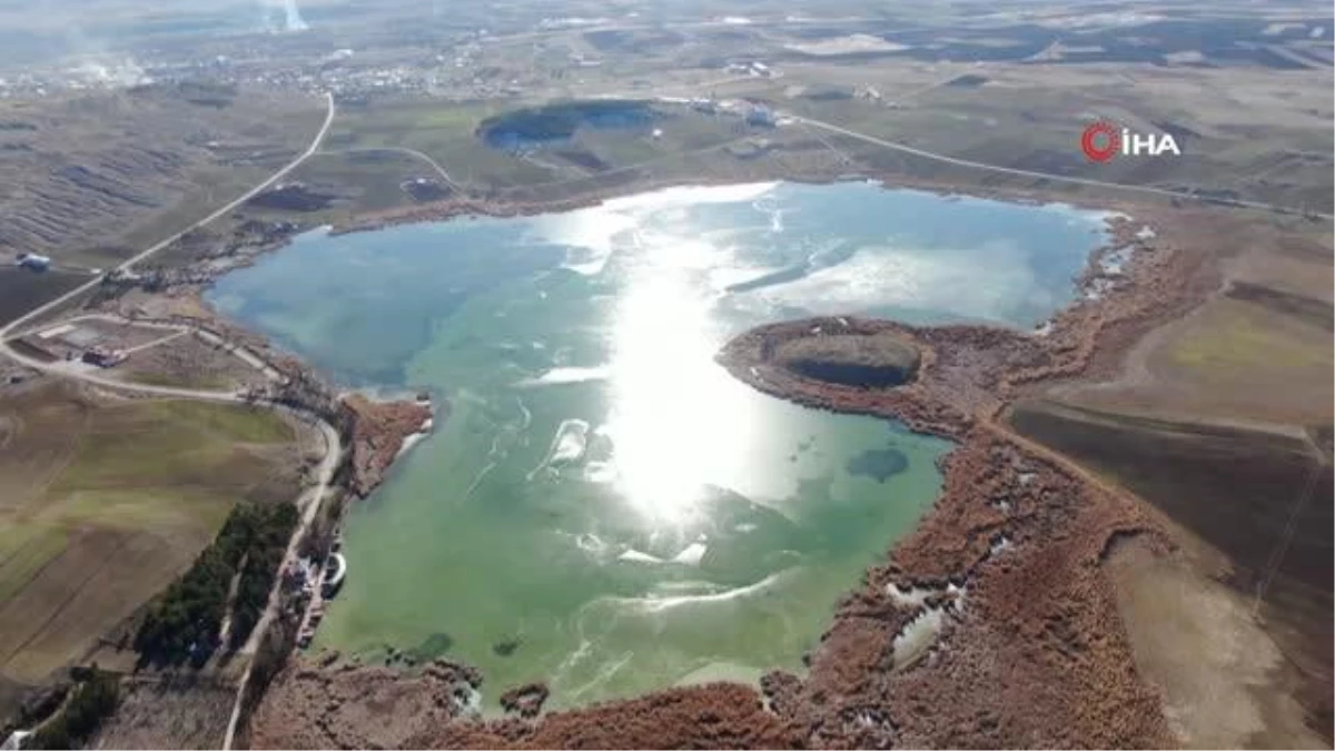 Göl dondu, karabataklar belgesel tadında görüntü oluşturdu