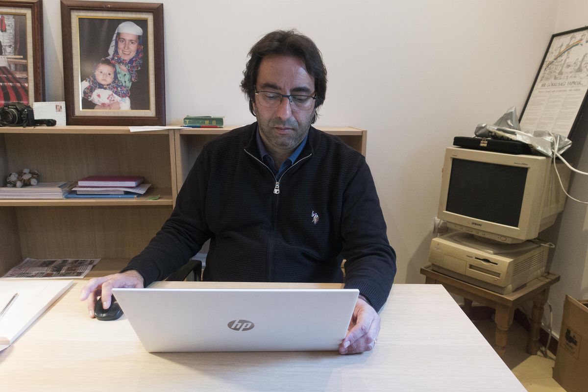 İskeçe Türk Birliği Başkanı Ahmetoğlu, AA\'nın "Yılın Fotoğrafları" oylamasına katıldı