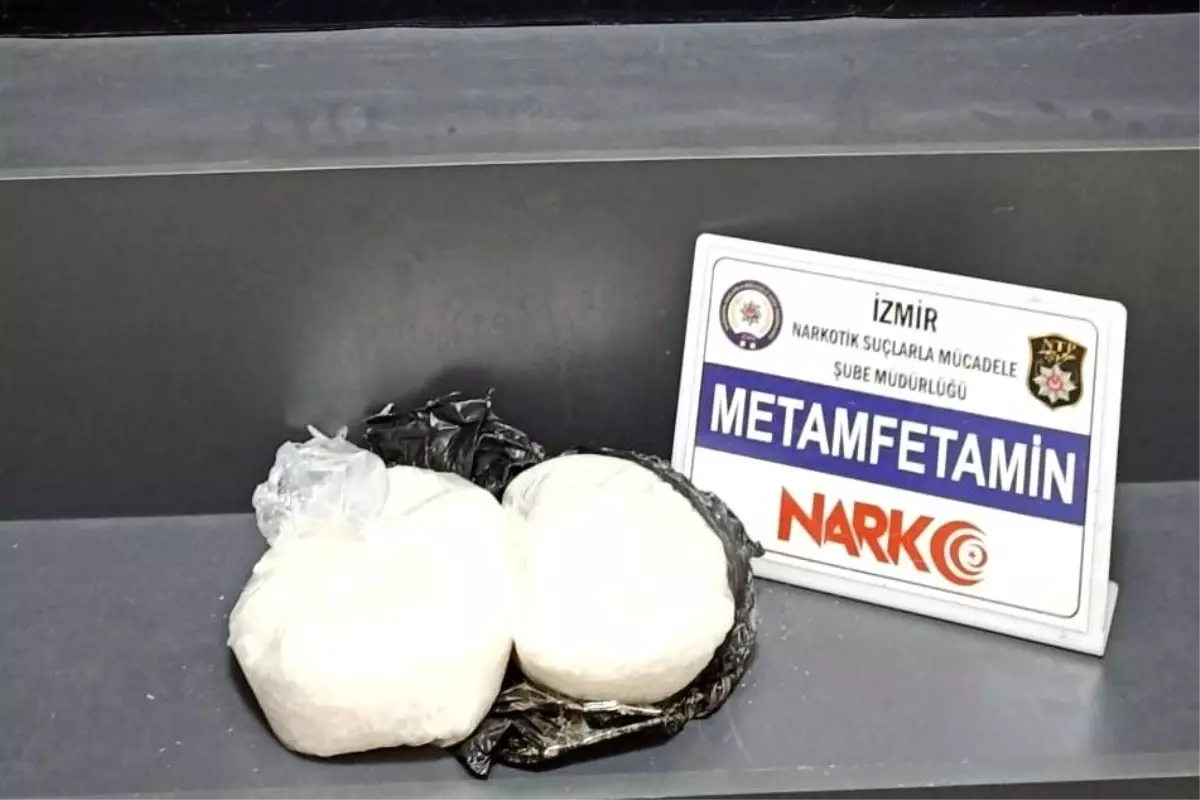 İzmir\'de 2 kilogram metamfetamin ele geçirildi