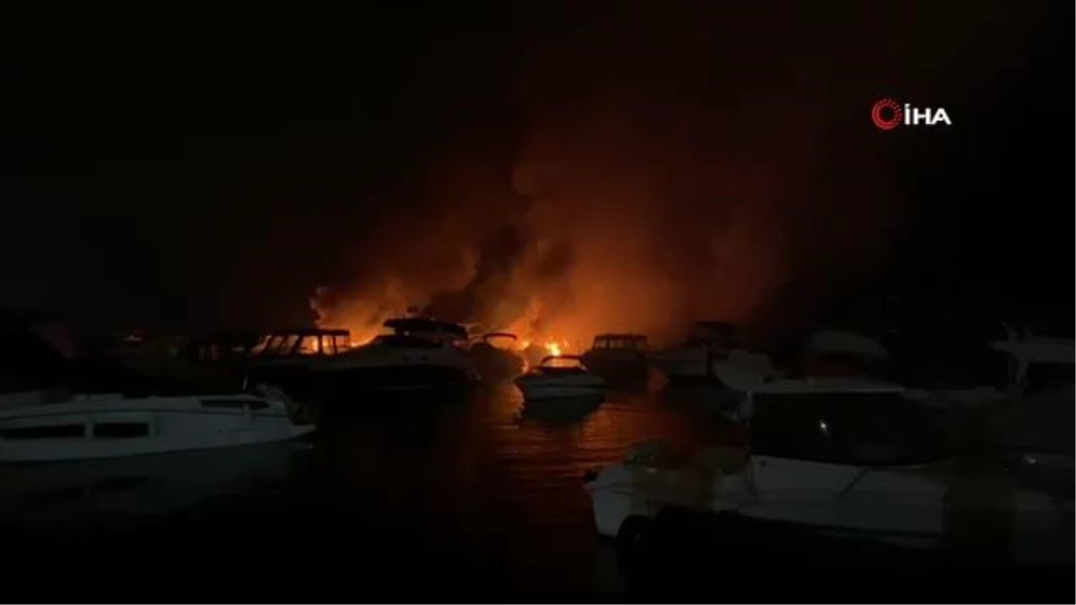 Kadıköy Caddebostan\'da özel yat limanında bulunan 4 tekne yandı