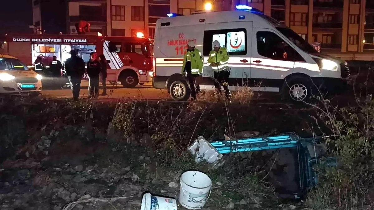 Kanala uçan triportör sürücüsünü itfaiye ekibi kurtardı