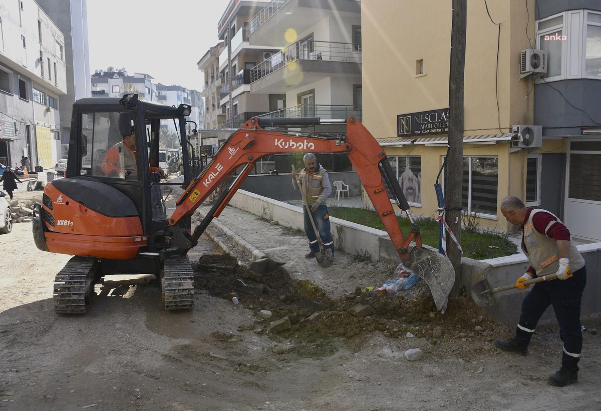 Kuşadası Belediyesi Cumhuriyet Mahallesi\'ni Yeniliyor