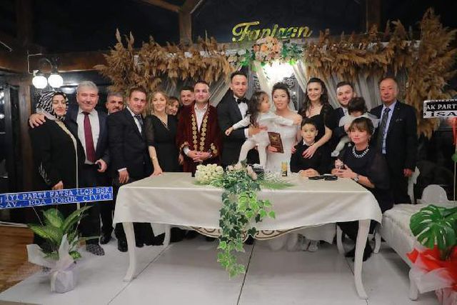 Ordu bu düğünü konuşuyor! Gelini görenler şaşkınlıklarını üzerlerinden atamadılar Ordu bu düğünü konuşuyor! Gelini görenler şaşkınlıklarını üzerlerinden atamadılar