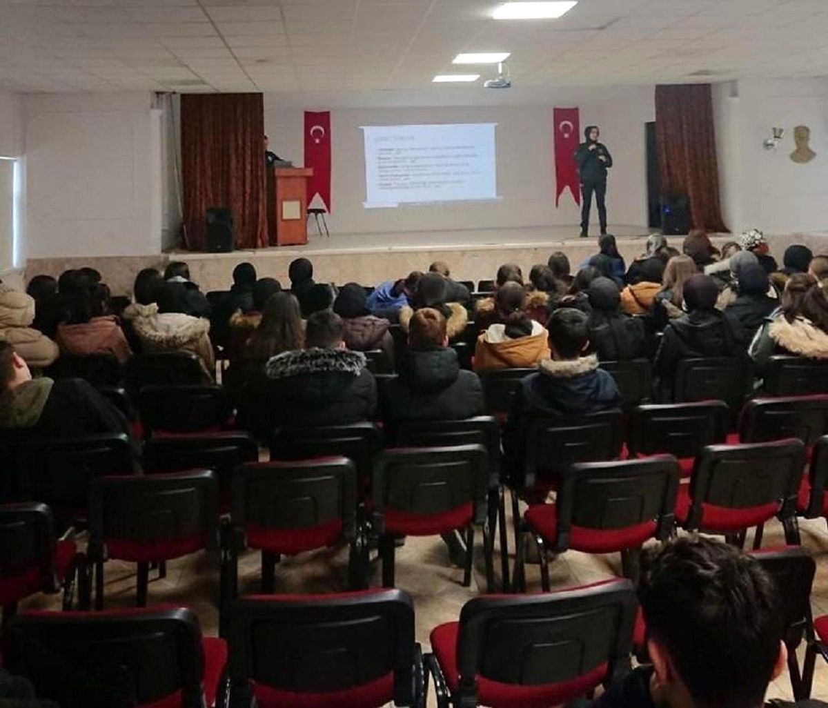 Polis ekipleri kadınlara KADES\'i tanıttı