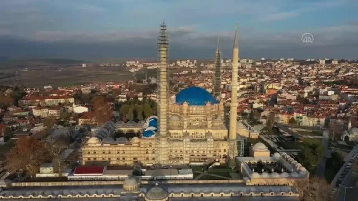 Selimiye Camisi restorasyona rağmen turist almayı sürdürüyor