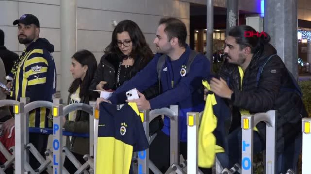 SPOR Fenerbahçe\'ye Antalya\'da coşkulu karşılama