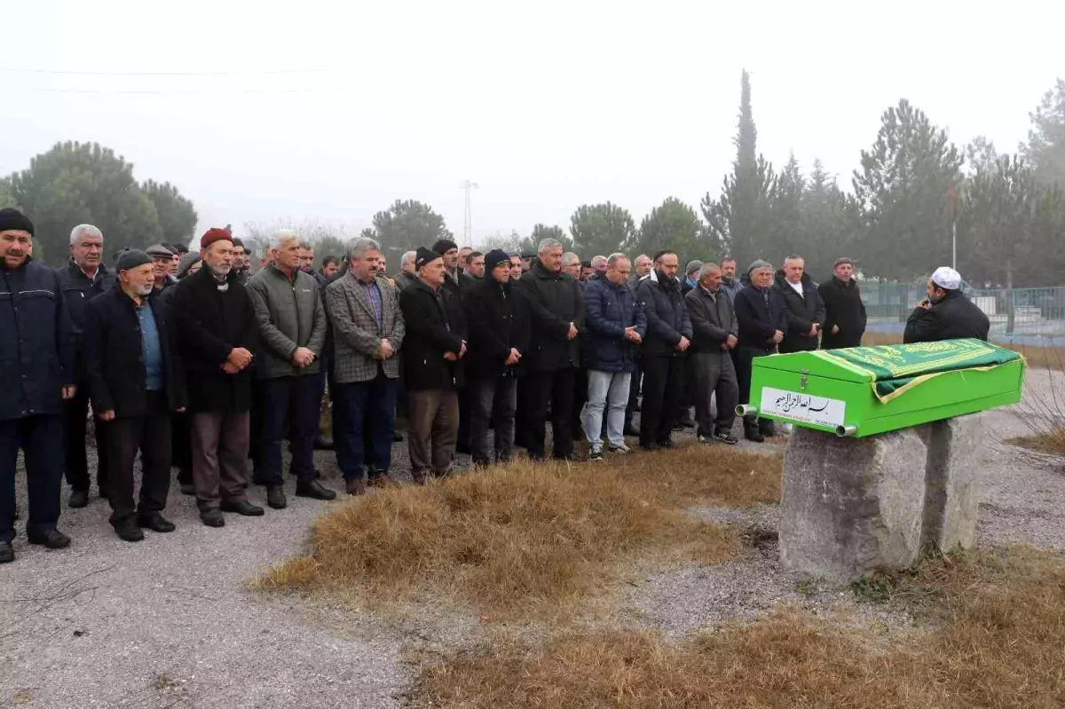 Taşova\'da ölü bulunan kayıp yaşlı kadın defnedildi