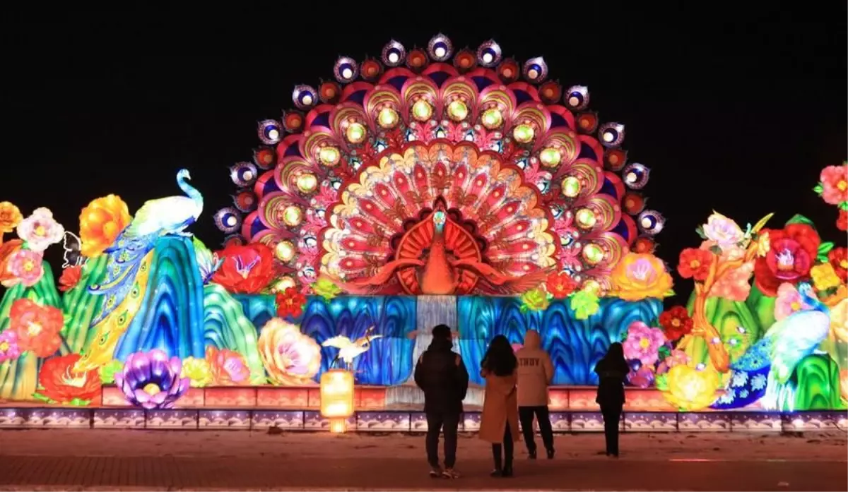 Yaklaşan Bahar Festivali\'ni Karşılamak İçin Shenyang\'da Fener Gösterilerine Başlandı