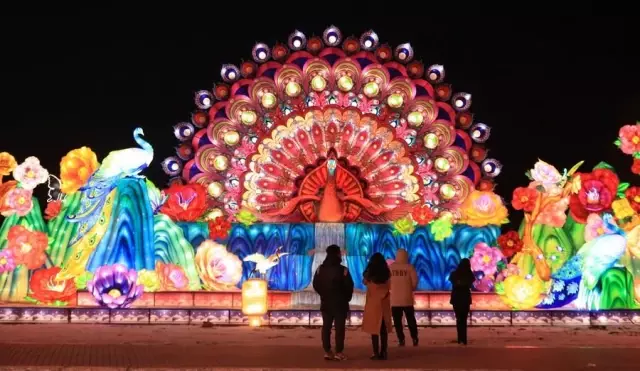 Yaklaşan Bahar Festivali'ni Karşılamak İçin Shenyang'da Fener Gösterilerine Başlandı