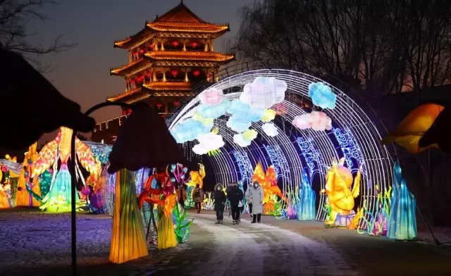 Yaklaşan Bahar Festivali'ni Karşılamak İçin Shenyang'da Fener Gösterilerine Başlandı