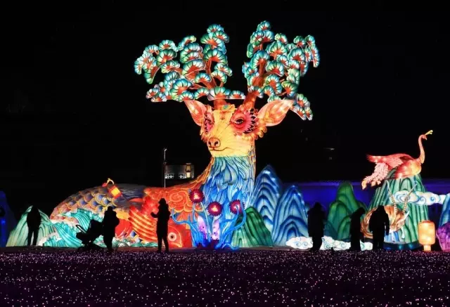 Yaklaşan Bahar Festivali'ni Karşılamak İçin Shenyang'da Fener Gösterilerine Başlandı