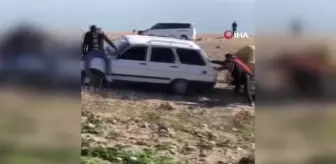 Yolda kalan otomobile ilginç kurtarma