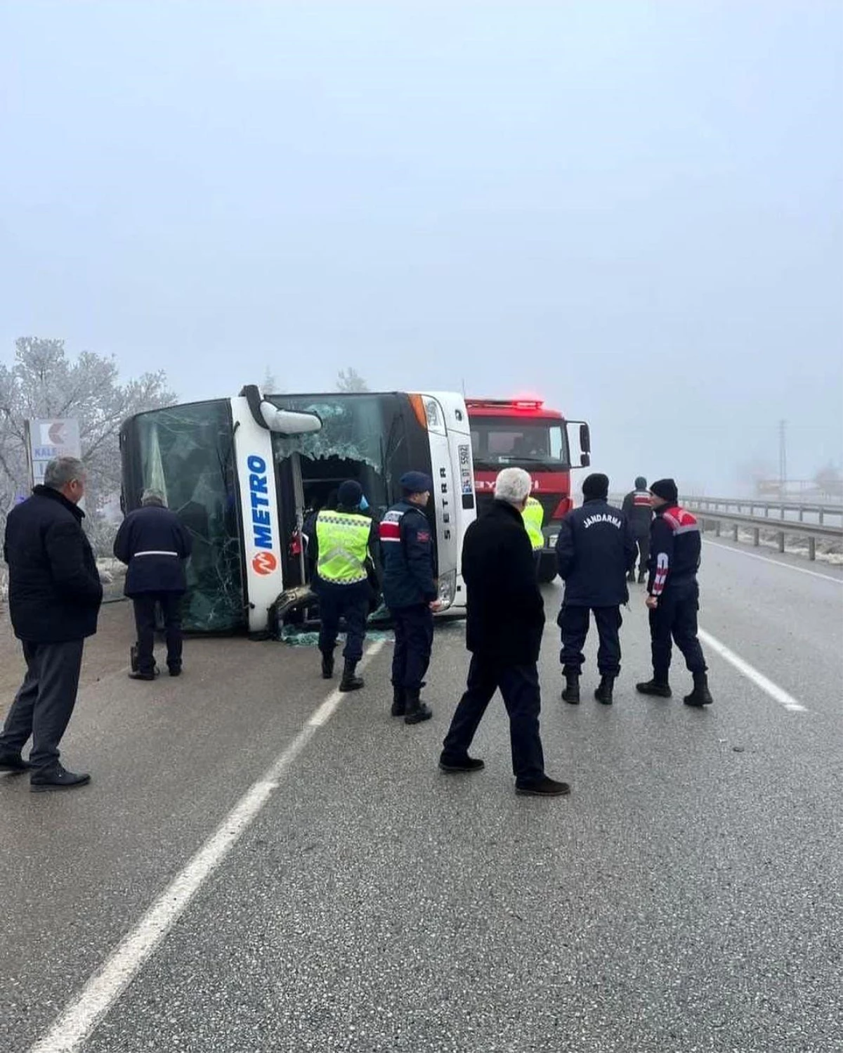 Ankara\'da yolcu otobüsü devrildi: 6 yaralı